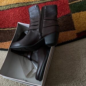 NEW.Naturalizer Dark Brown Heeled Boots